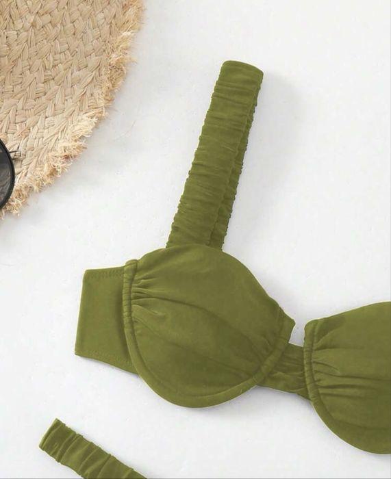 Страхотен бански