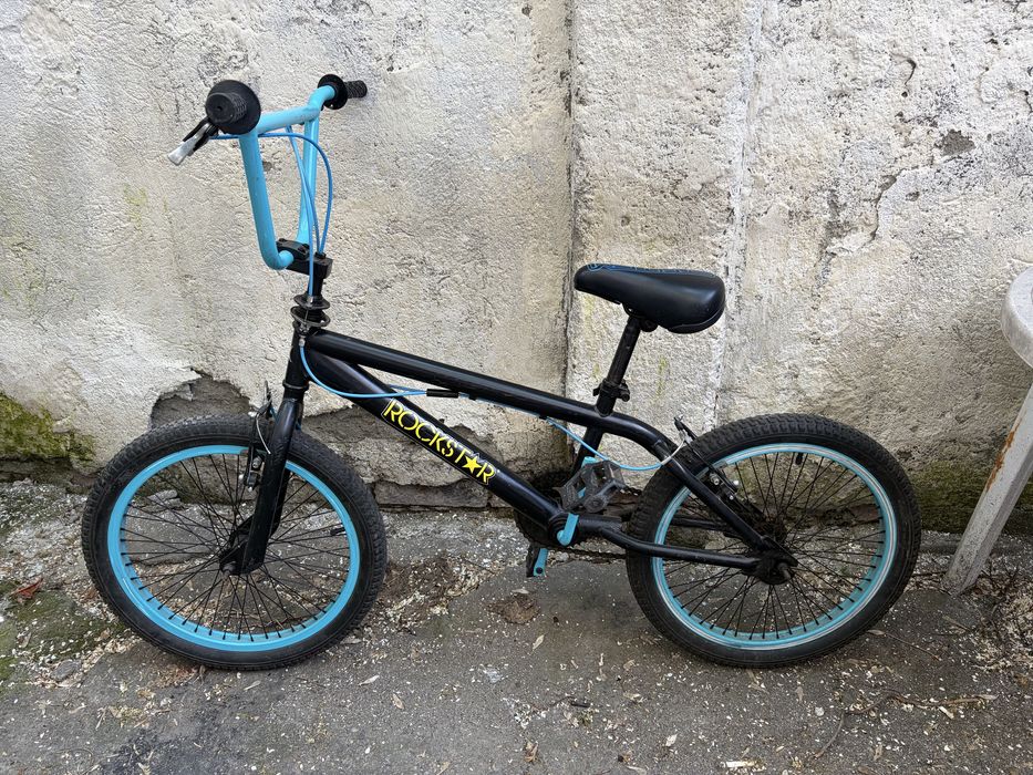 Bicicleta bmx 250 lei.