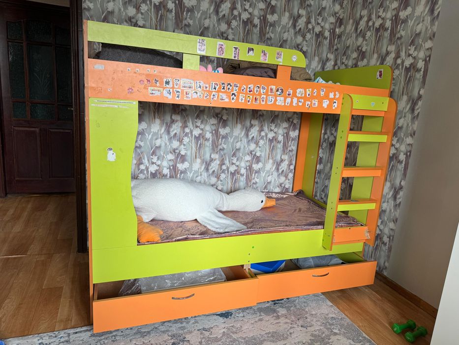 Продам двухъярусную кровать