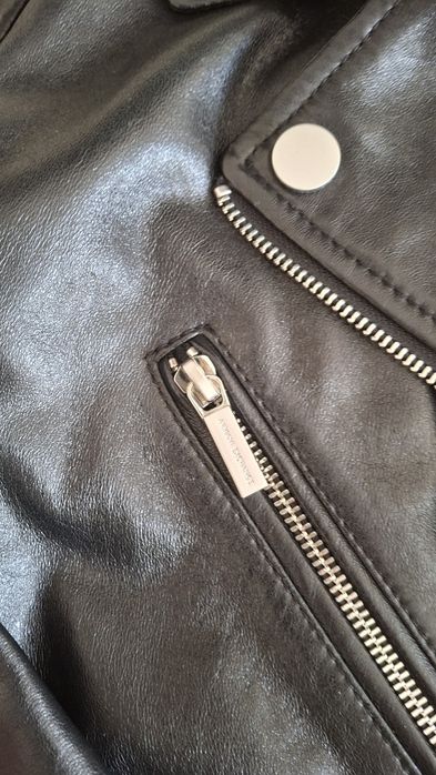 Продам кожанку Armani