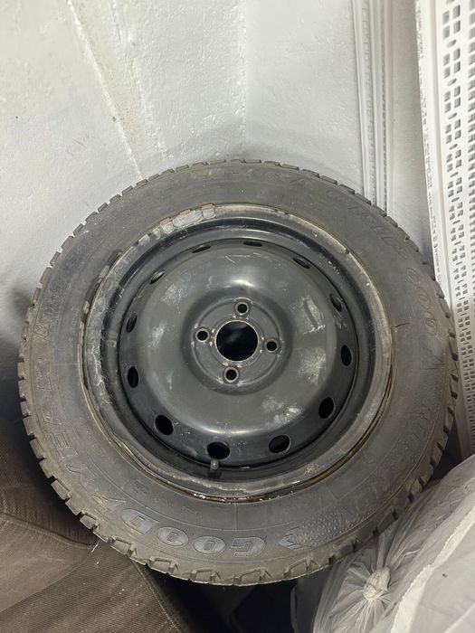 Продам зимнию шину