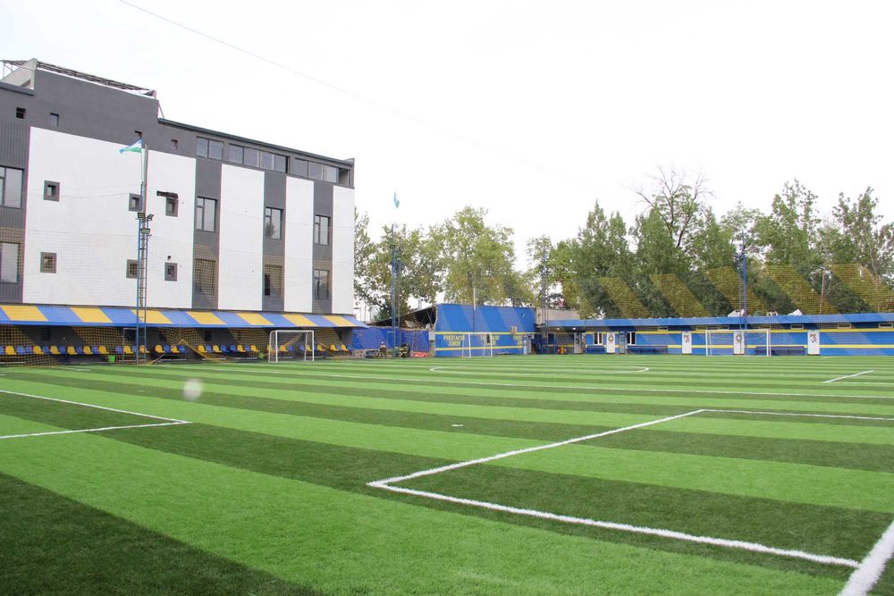 Yangi suniy maydon arenda