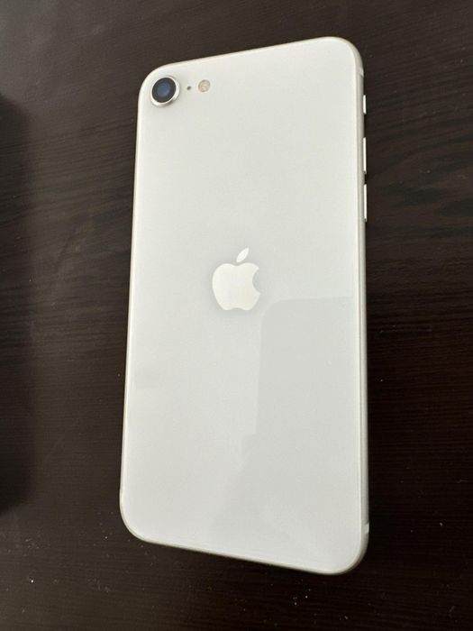 iPhone SE 3 2022 64GB Starlight пълен комплект
