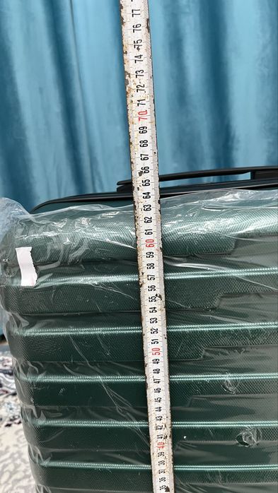 Продам чемодан.