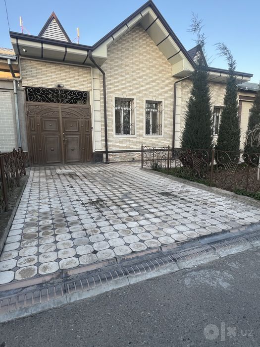 Uchaska sotiladi yun-obot tum batumiskida 3.4 sotix fasad 11*32