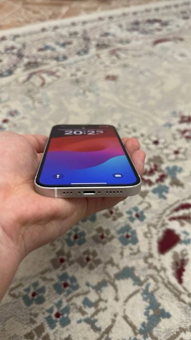 IPhone 12 белый в идеале