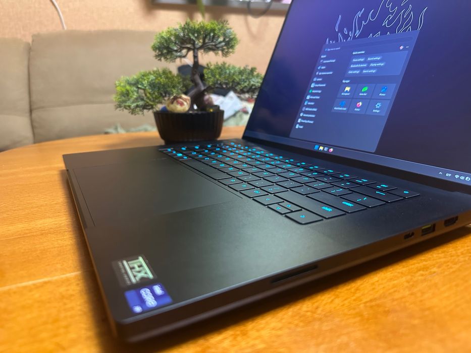 Razer Blade 16 - Intel I9 13 Gen, RTX 4070, 32GB DDR5, 4K 240Hz
