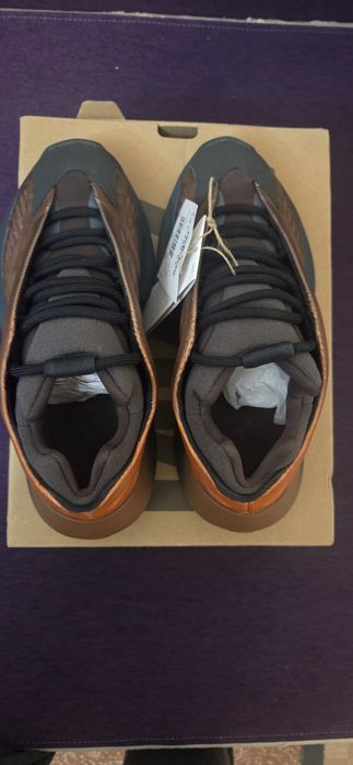 Adidasi yeezy 700 originali,mar 36 2/3,noi,cu eticheta