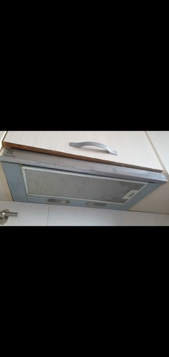 Vând hota Electrolux