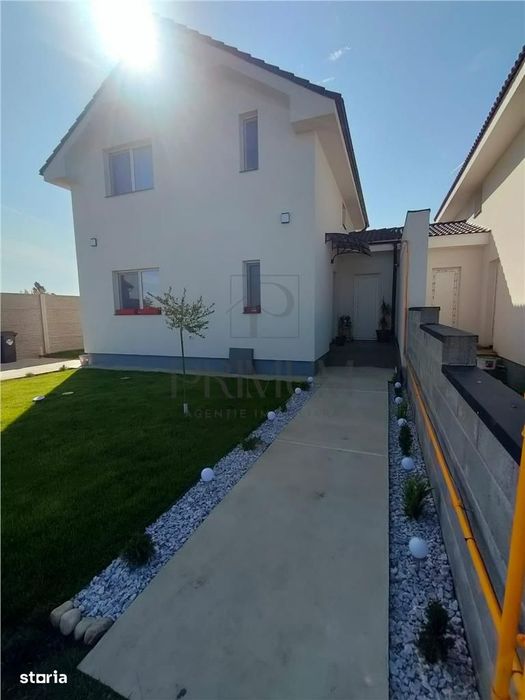 Duplex separat prin C.T - personalizare interioara - acces facil