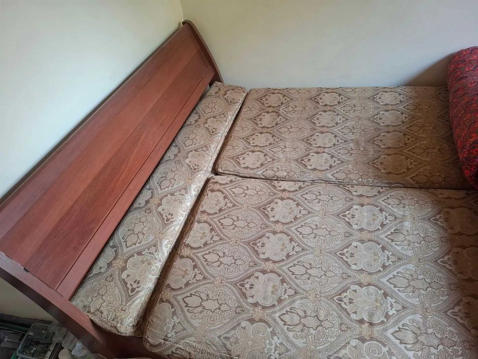 Двуспальная кровать с подъёмный механизмом