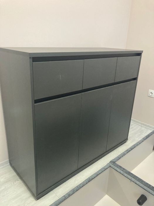 Скрин-комод с 3 чекмеджета и 3врати