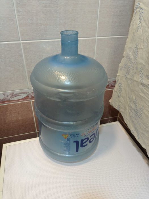 Пластиковый бутыль (19L). Баклажка.