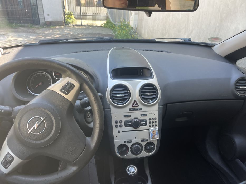 Opel corsa  двуврата