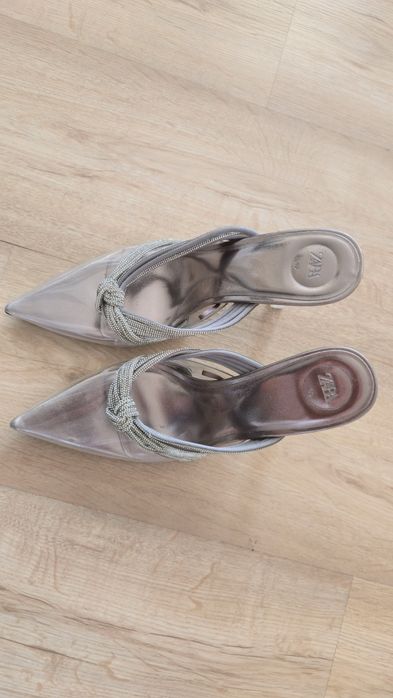 Сандал на ток ZARA