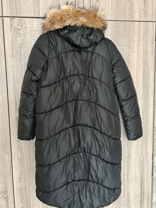 Дамско модерно зимно яке, размер M, но е умалено. Отговаря на S.