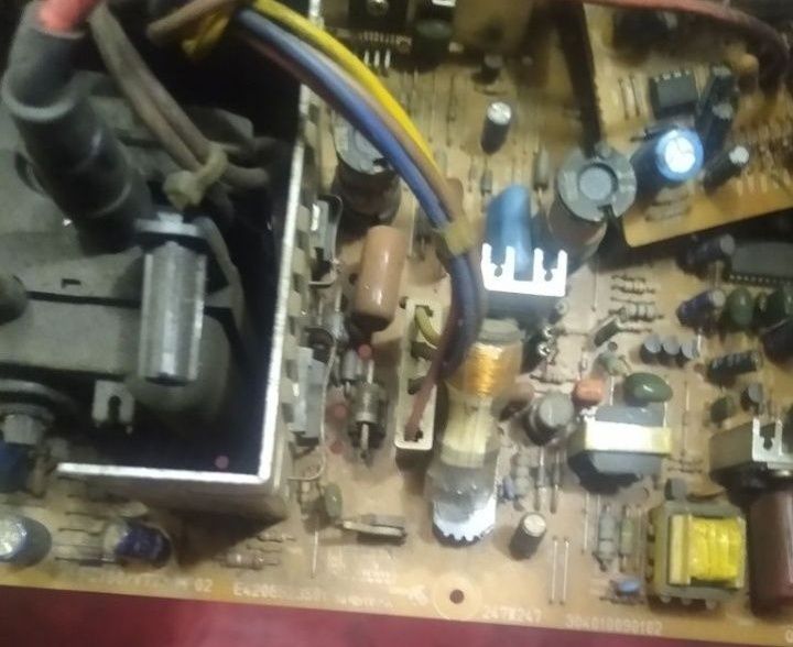 Lot de doua sasiuri complete (monitor Hyundai si TV Gut Scneid)