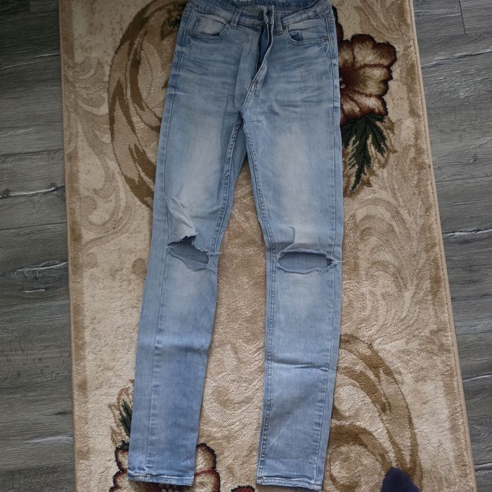 Blugi S, pret fix 30 lei/perechea