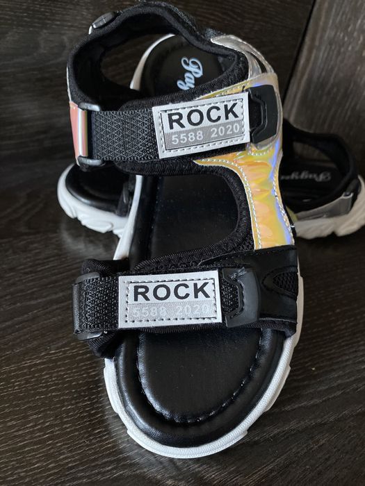 Сандали на девочку новые