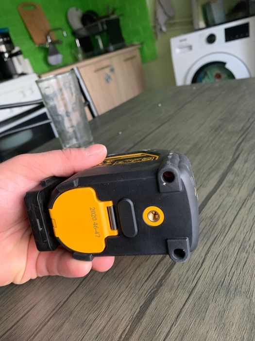 Лазерен нивелир DeWalt DW088 – чисто нов, оригинален