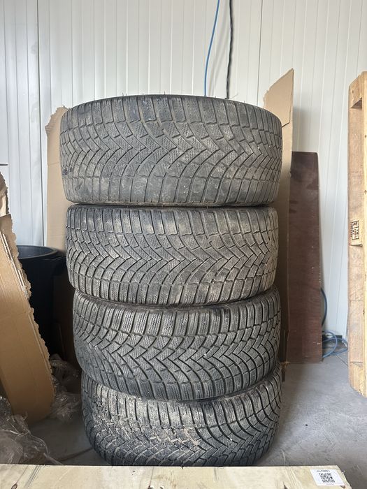 Продавам зимни  гуми 18ки Bridgestone 225/40/18