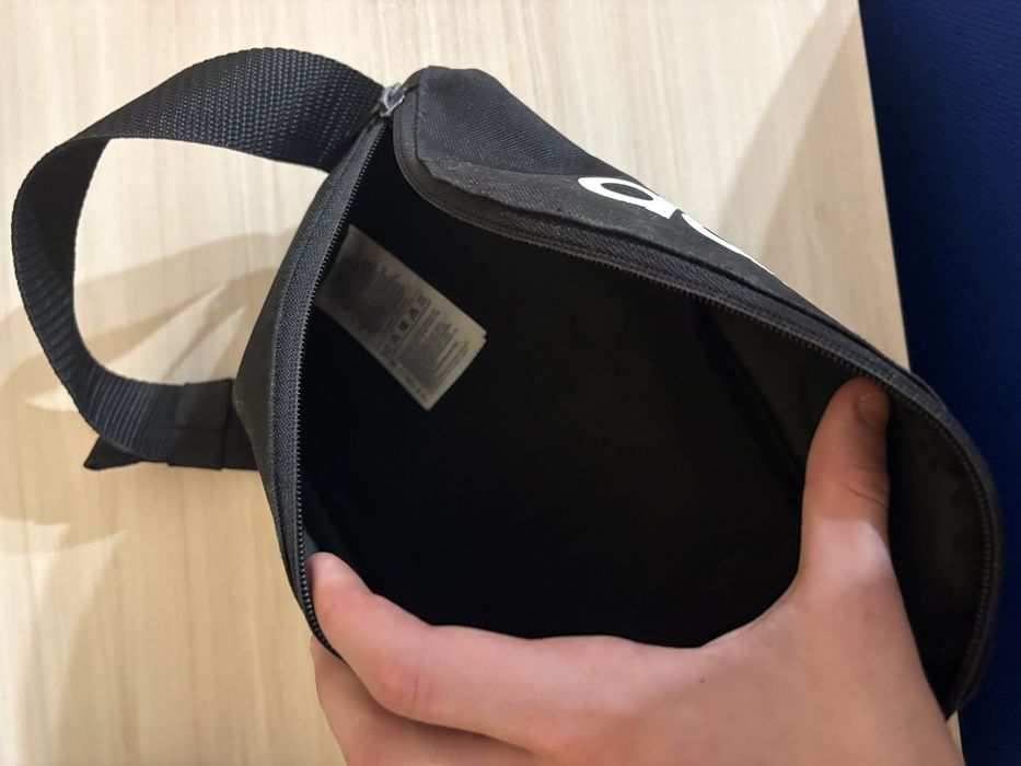 adidas малка чантичка