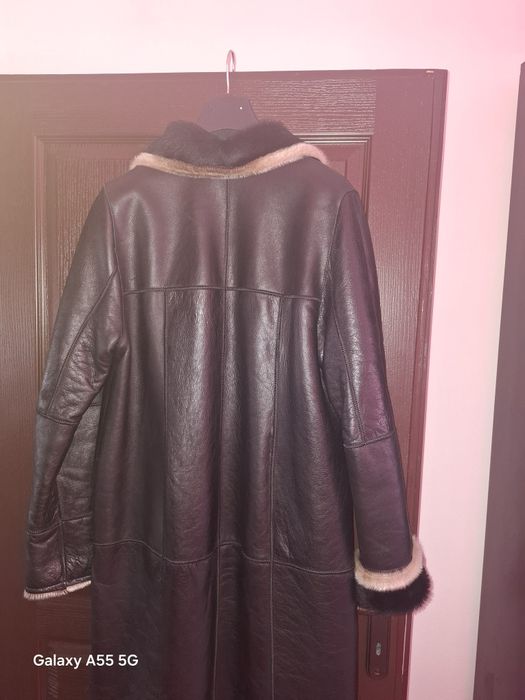 Стилно палто от агнешка кожа