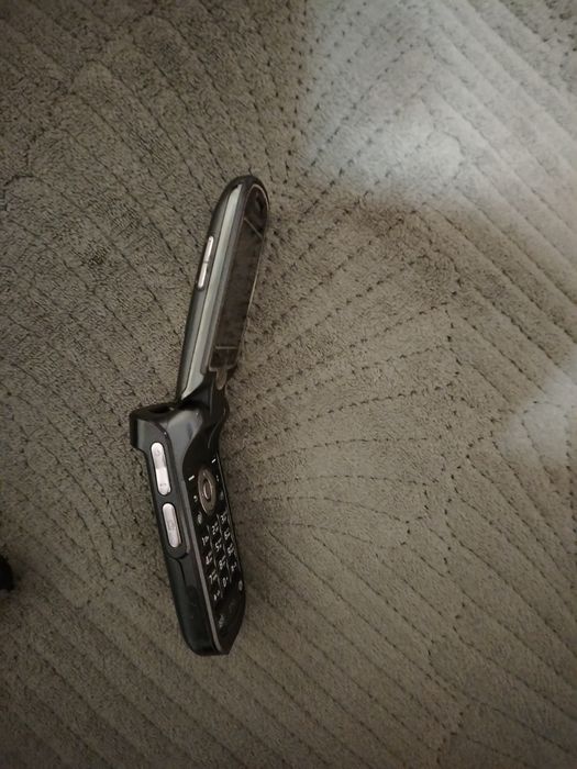 Продам Sony ericsson (лягушка)