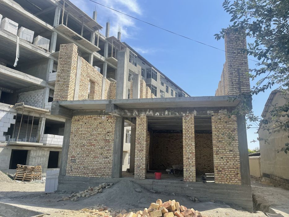 Boʻstonda bino sotiladi.