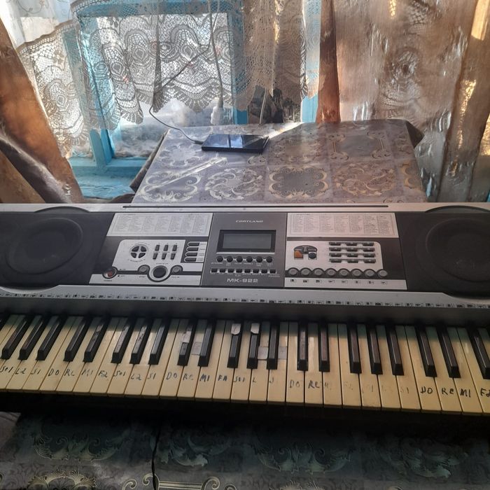 Продам Синтезатор