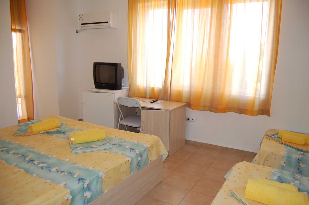 Дава се под наем Едностаен апартамент в с. Лозенец, Област Бургас - 20 кв.м за 408 € - Снимка #4