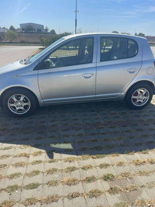 Toyota Yaris бензин