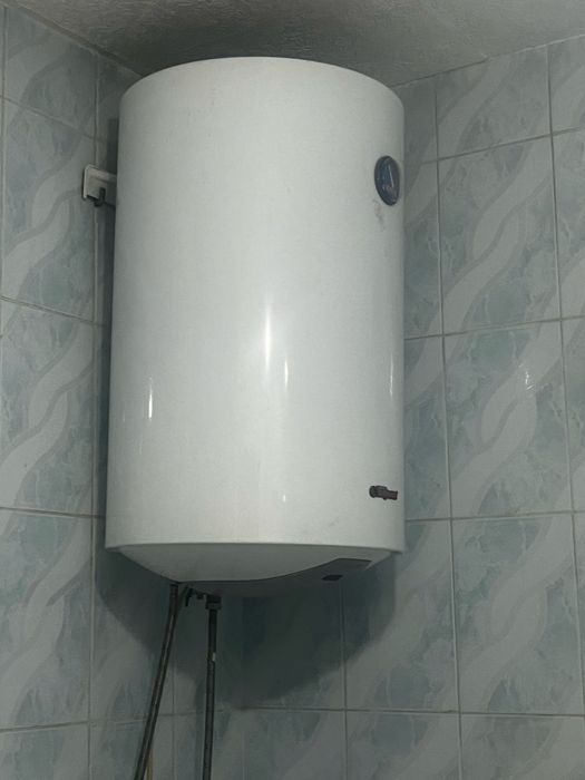 Продам газ плитку,холодильник,аристон!
