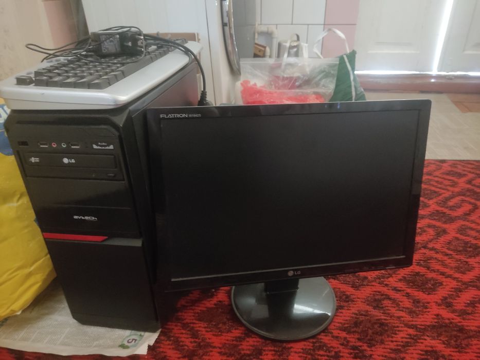 Офисный компьютер продам срочно б/у