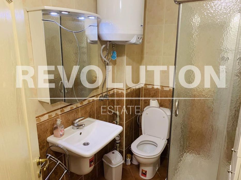 Дава се под наем Тристаен апартамент в Варна, Окръжна болница - 126 кв.м за 600 € - Снимка #17