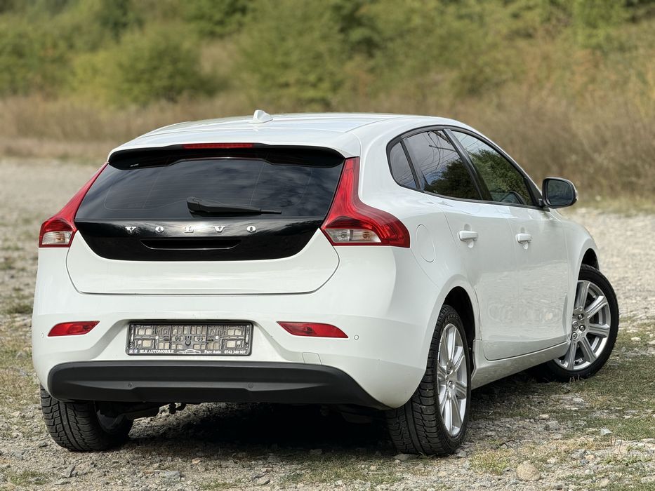 VOLVO V40 2017 — imagine 2