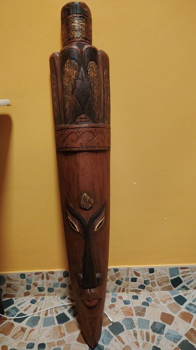 Masca decorativa tribala din lemn, sculptată manual