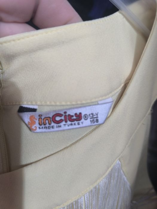 Продам праздничный комбинезон на девочку.