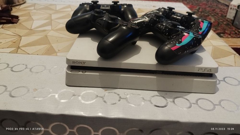 Playstation 4 slim 2022