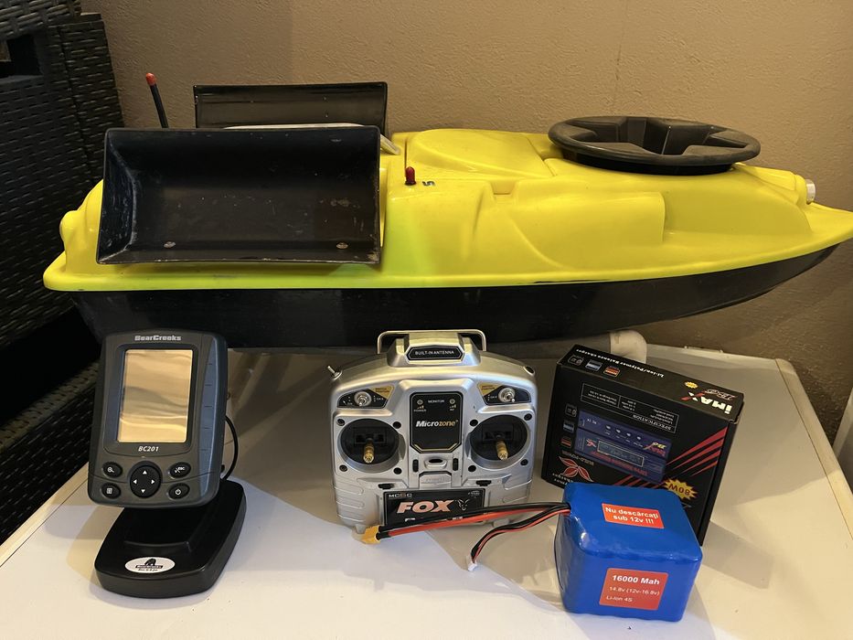 Navomodel Spreder 1 cu sonar Bear Creeks