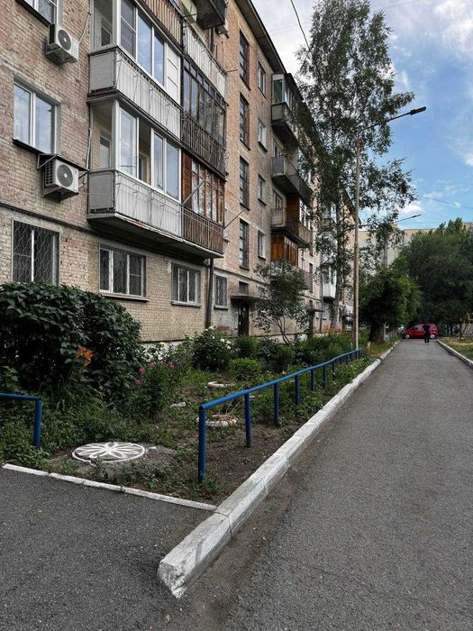 2 к Ауэзова 6 кирпич, 5\5