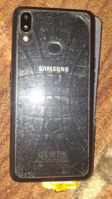 Продам на запчасти самсунг а10