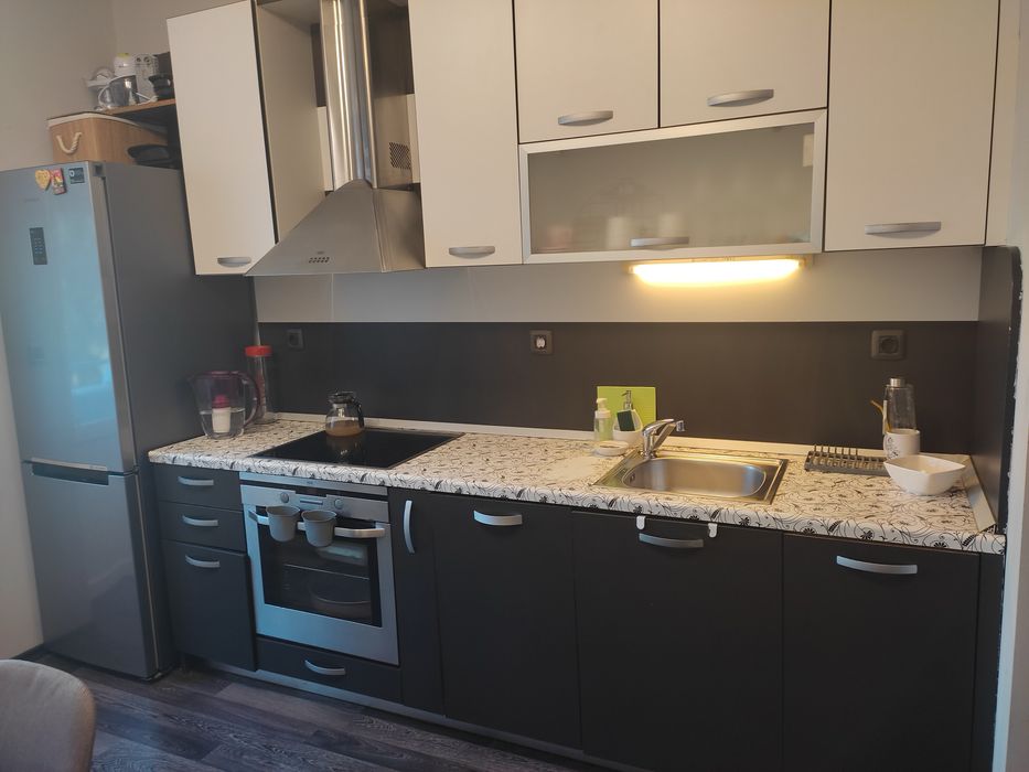 Дава се под наем Тристаен апартамент в Плевен, 9-ти квартал - 73 кв.м за 430 € - Снимка #1