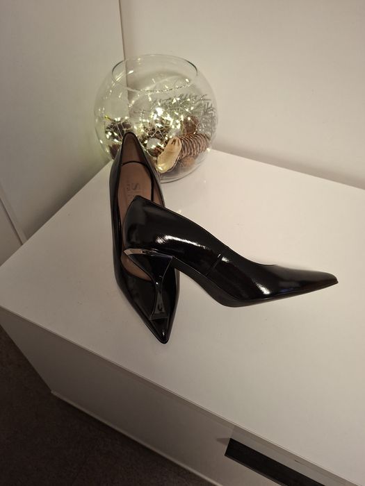 Елегантни обувки с ток! Естествена кожа!