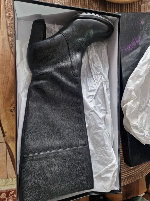 Предлагам кожени дамски ботуши 40 номер