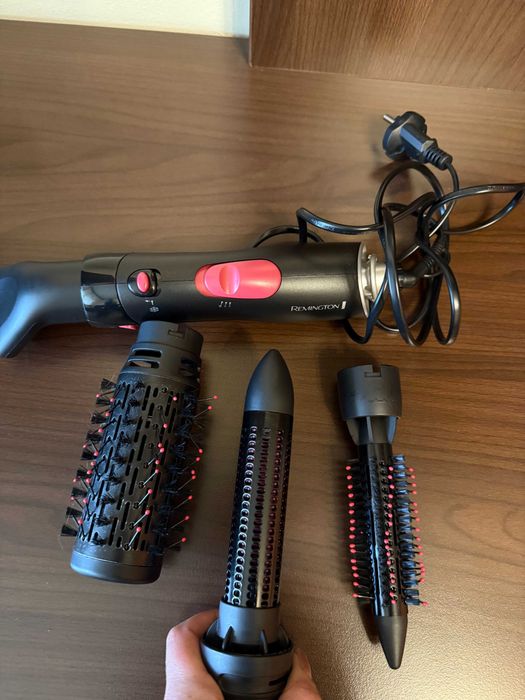 Uscator Remington cu accesorii de ondulat