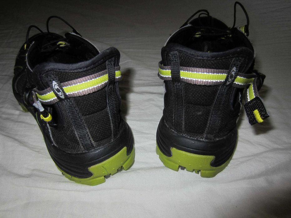 Sandale Salomon Tech Amphibian 3, marimea EUR-41,3 US-8 UK-7.5 JPN-26 stare f. buna  Atentie: LIPSA una din cheile inchidere siret
