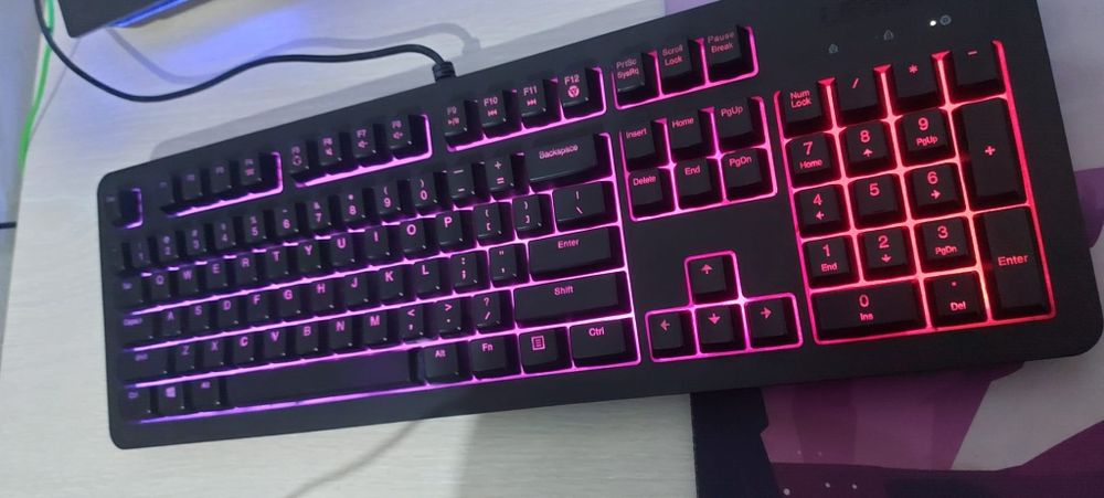 Vând tastatură lenovo legion k 300