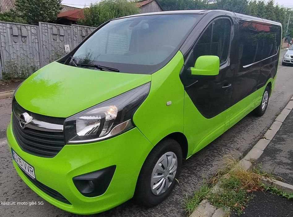 Inchirieri microbus 8+1  VivaroRent