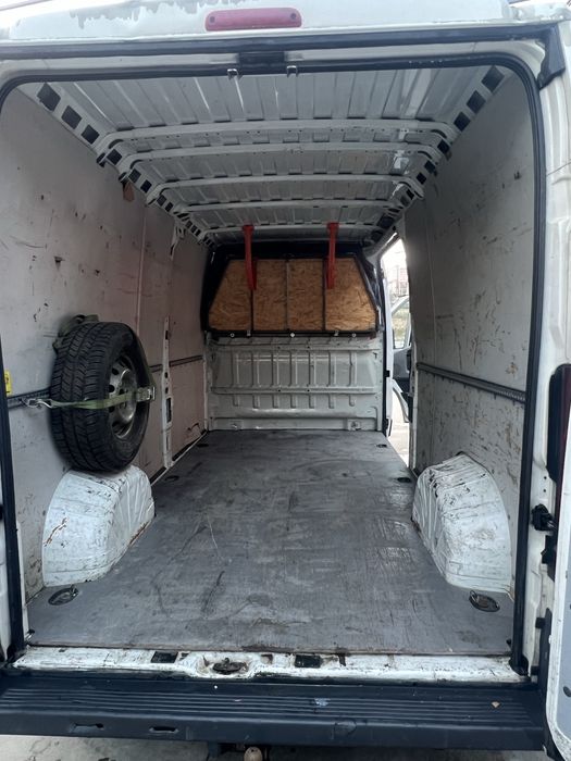 Duba de inchiriat/Autoutilitara / Camioneta -transport marfa,mutari!